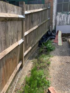 replace_rotten_a_fence_post_image How_To_Replace_A_Fence_rotten_Post_image