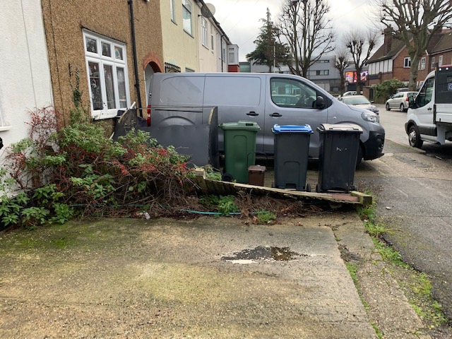 removing_old_featheredge_fence_new_malden_london removing_old_featheredge_fence_new_malden_london