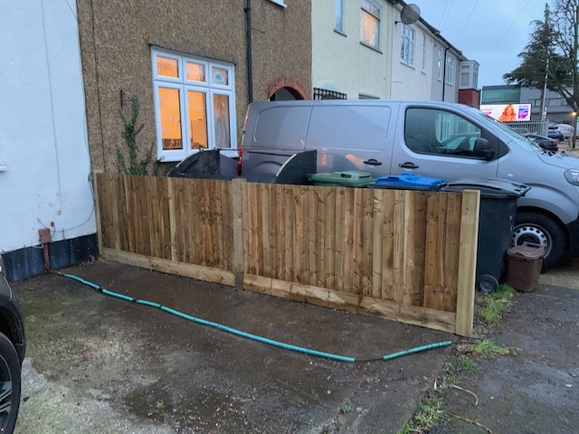 instal_featheredge_fence instal_featheredge_fence