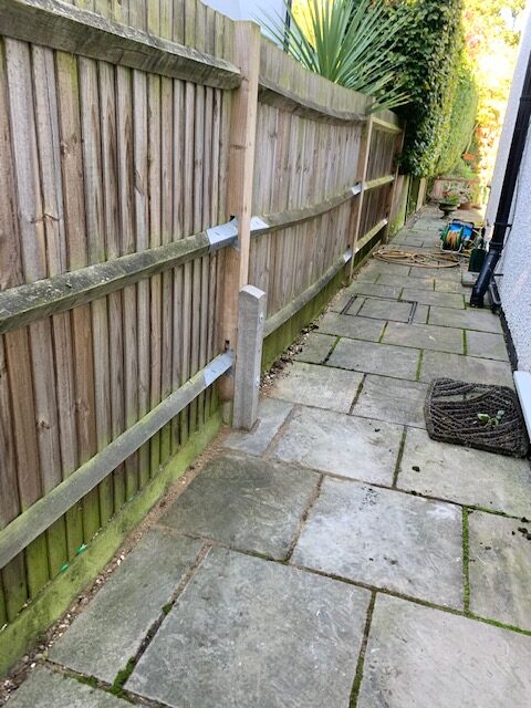 spurs_instaling_by_fence_contractor_brocken_post_rotten_post spurs_instaling_by_fence_contractor_brocken_post_rotten_post