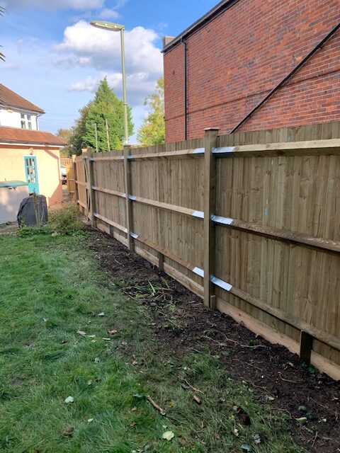 closeboard_fence_install_on_existing_spurs closeboard_fence_install_on_existing_spurs