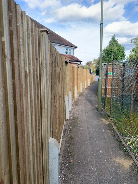 closeboard_fence_and_side_gate_install_on_existing_spurs_by_fencing_contractors_best closeboard_fence_and_side_gate_install_on_existing_spurs_by_fencing_contractors_best