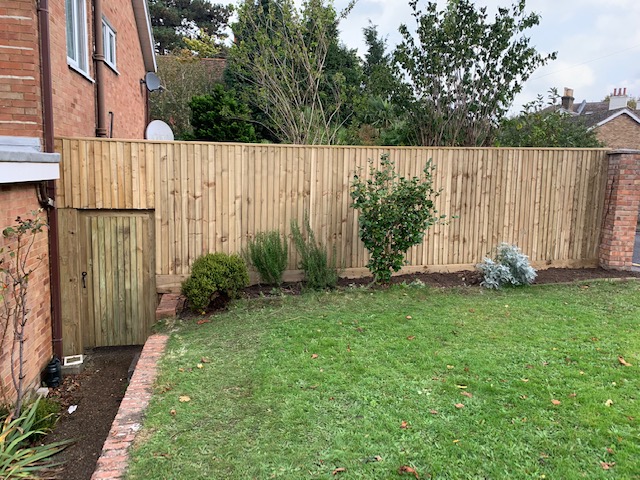 Fencing_Contractor_in_New_Malden_make_to_messure_closeboard_fencing Fencing_Contractor_in_New_Malden_make_to_messure_closeboard_fencing
