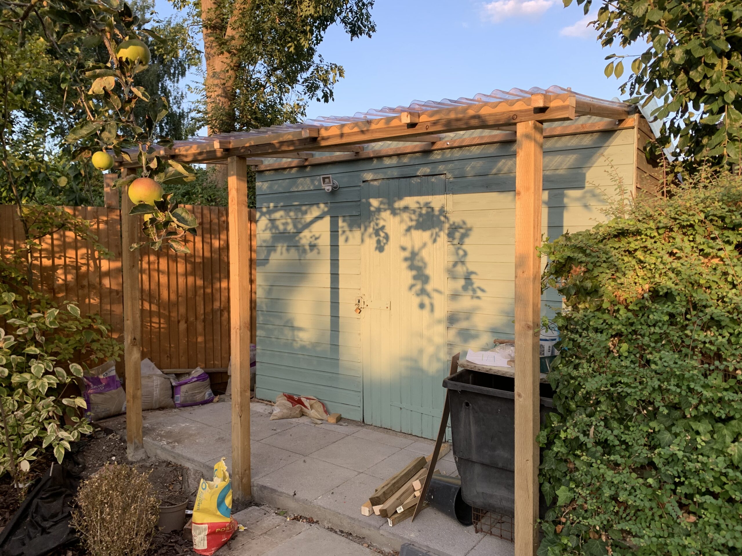 walton_fencing_wooden_post_patio_weranda walton_fencing_wooden_post_patio_weranda
