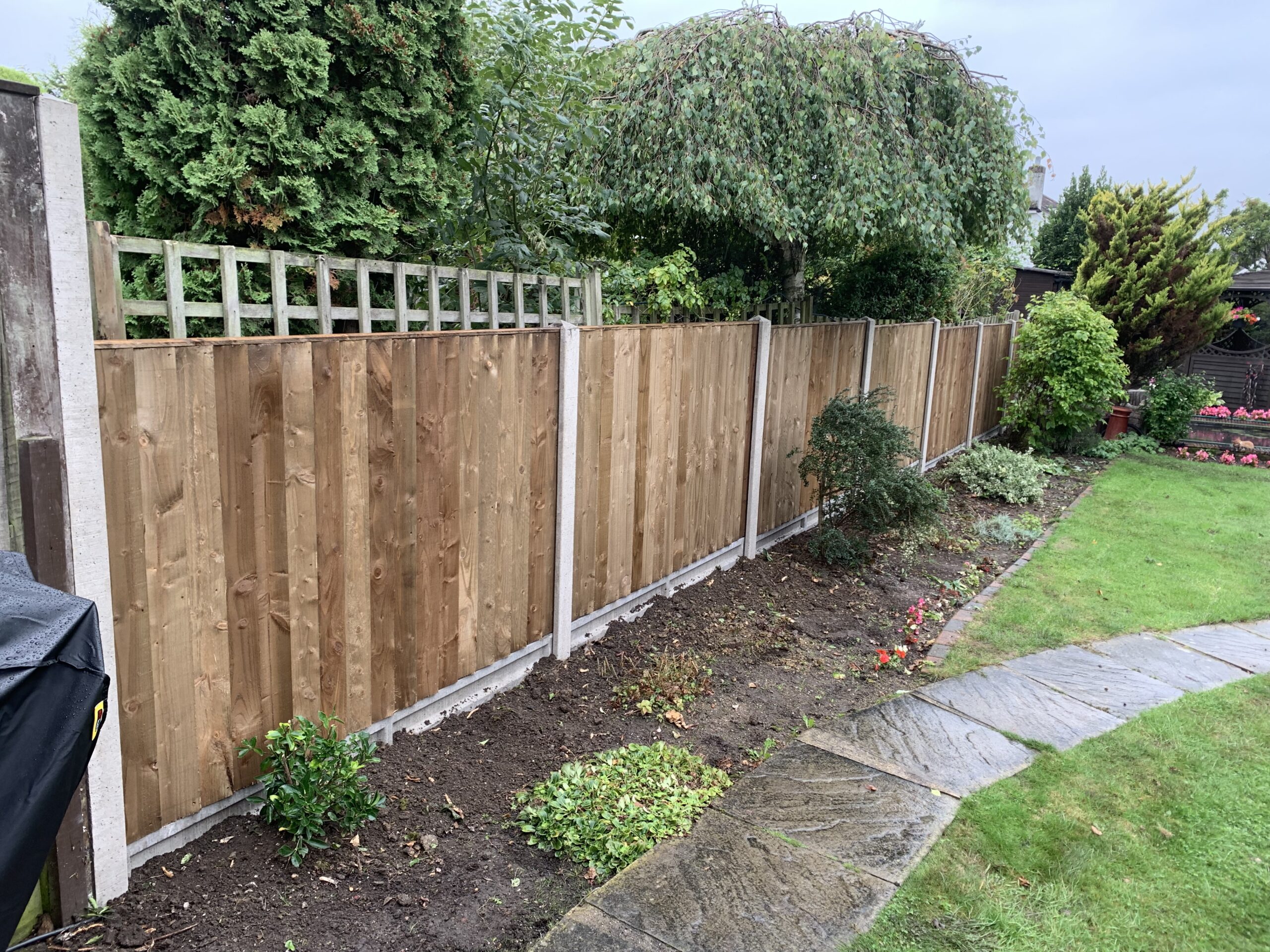 4_foot_closeboard_panel_stoneleigh_surrey Gardening Services in Epsom Patio Paving