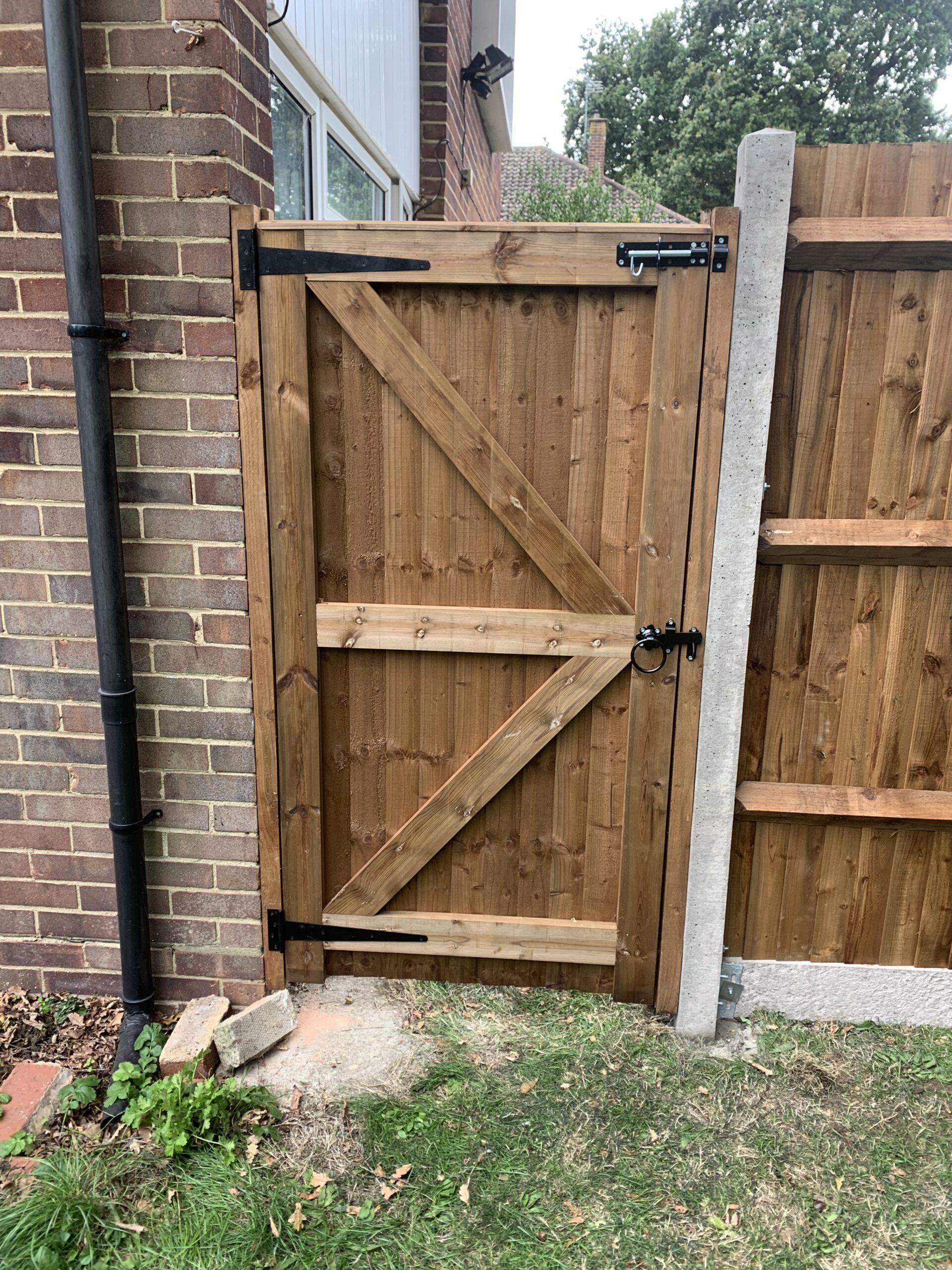 side_gate_fix_on_house_door side_gate_fix_on_house_door