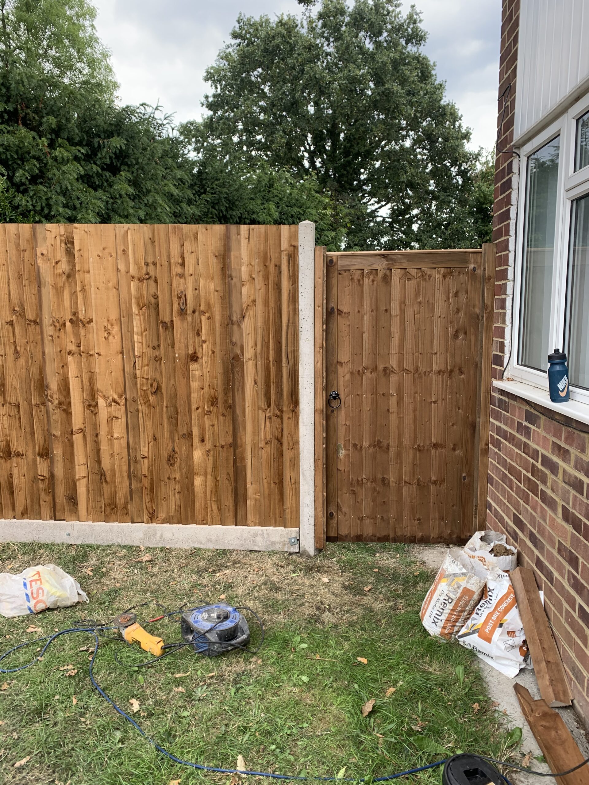 6_x_3_foot_closeboard_gate_install_on_the_house_back_side_gate_featheredge_fence_6.6_foot_high 6_x_3_foot_closeboard_gate_install_on_the_house_back_side_gate_featheredge_fence_6.6_foot_high