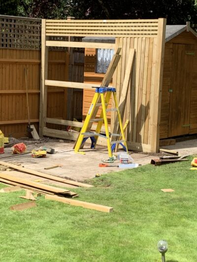 Closeboard Fencing and Repairing Garden Fences