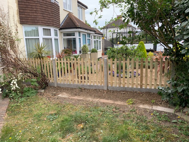 picket_fence_pall_fence_concrete_post_fencing_contractor picket_fence_pall_fence_concrete_post_fencing_contractor