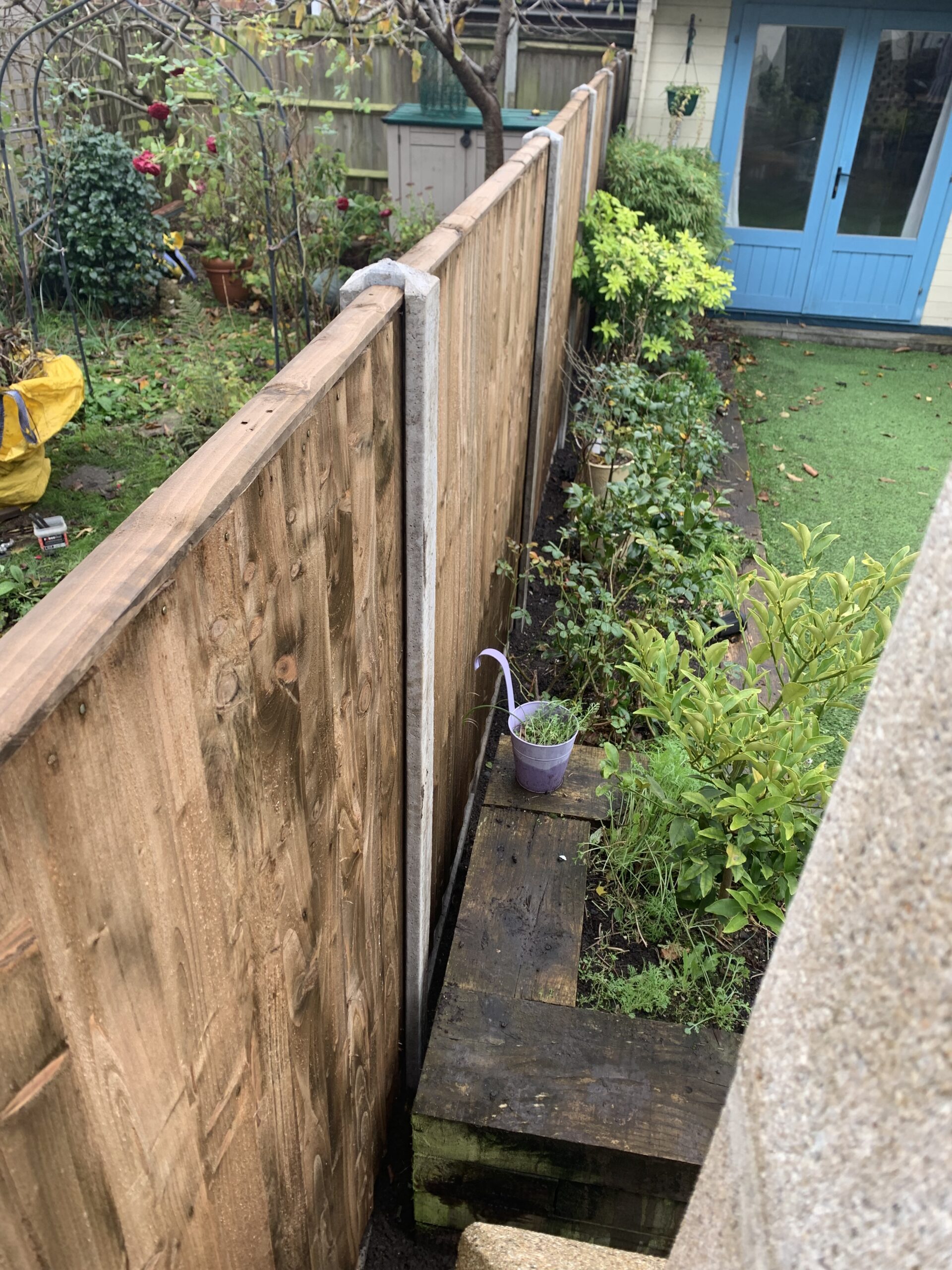 5.5_foot_lap_panel_install_on_12_inch_concrete_gravel_bord_fencing_contractor 5.5_foot_lap_panel_install_on_12_inch_concrete_gravel_bord_fencing_contractor
