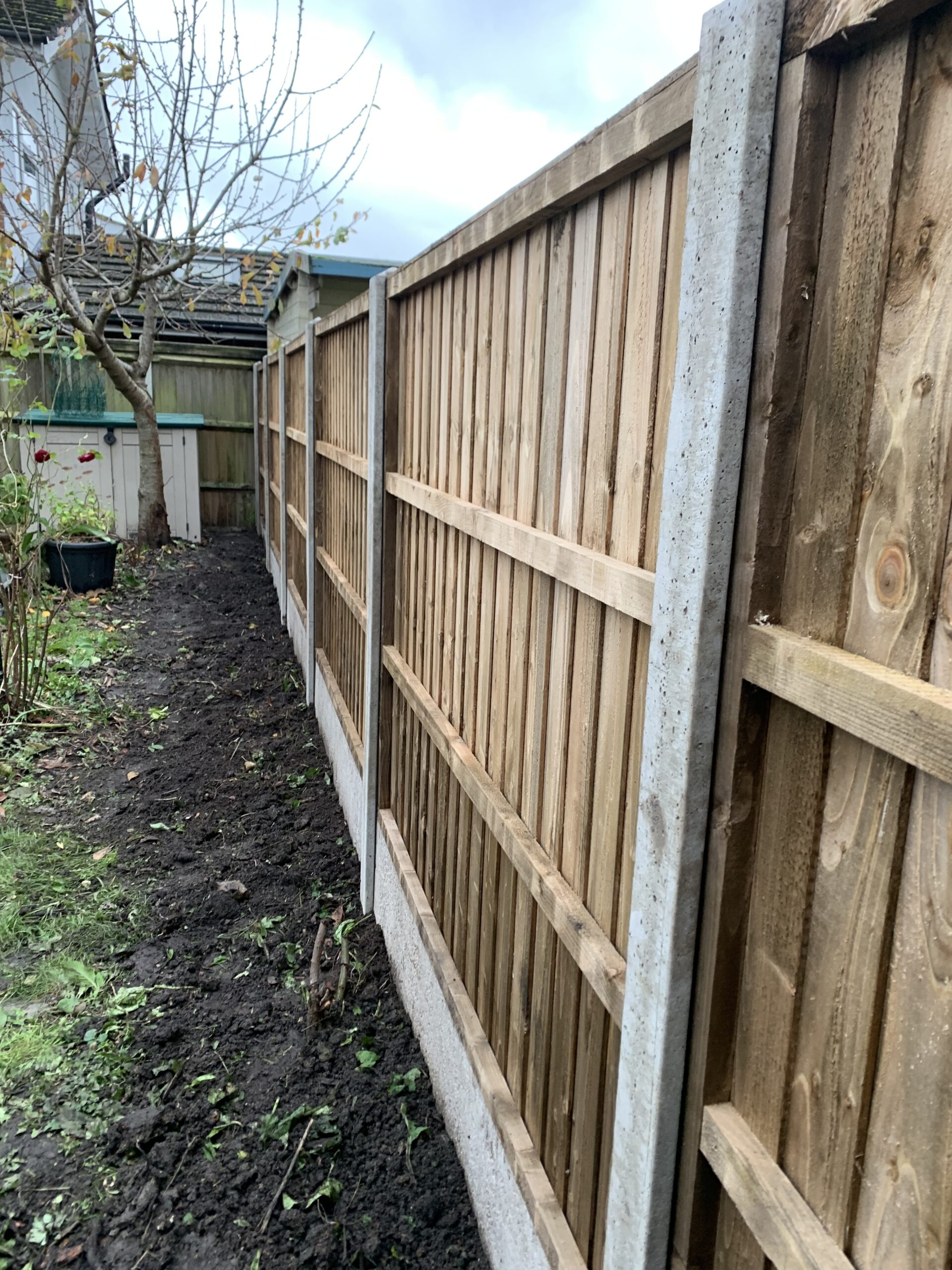 5.5_foot_lap_panel_install_on_12_inch_concrete_gravel_bord_and_concrete_post_fencing_contractor 5.5_foot_lap_panel_install_on_12_inch_concrete_gravel_bord_and_concrete_post_fencing_contractor